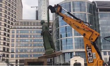 ಗುಲಾಮರ ವ್ಯಾಪಾರಿಯ ಪ್ರತಿಮೆಯನ್ನು ಕೆಡವಿದ ಲಂಡನ್