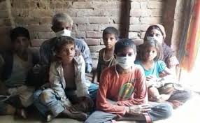 ಹೊಟ್ಟೆ ತುಂಬಿಸಿಕೊಳ್ಳಲು ಚಿನ್ನ ಮಾರಾಟಕ್ಕಿಟ್ಟ ವಲಸೆ ಕಾರ್ಮಿಕ ಕುಟುಂಬ!