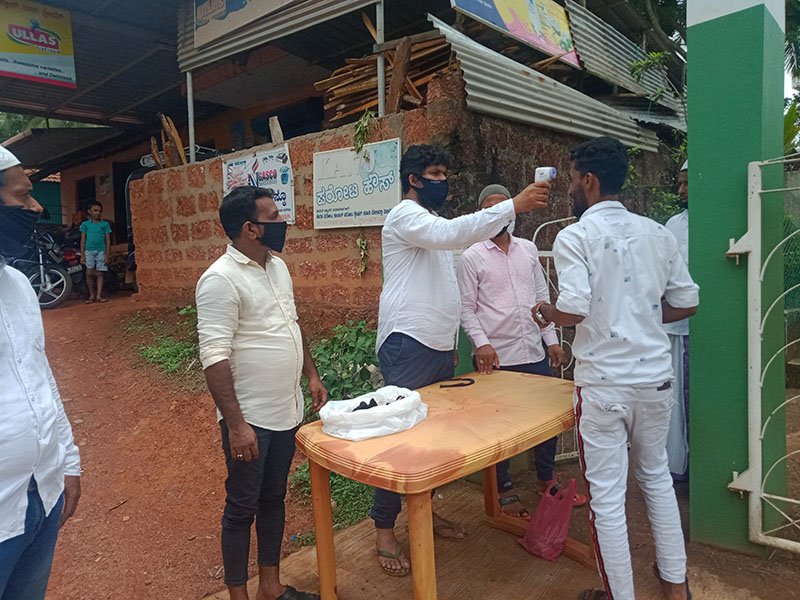 ಎಸ್.ಡಿ.ಪಿ.ಐ.ಯಿಂದ ಜುಮಾ ನಮಾಝ್ ಗೆ ಆಗಮಿಸಿದವರ ದೇಹದ ಉಷ್ಣಾಂಶ ತಪಾಸಣೆ