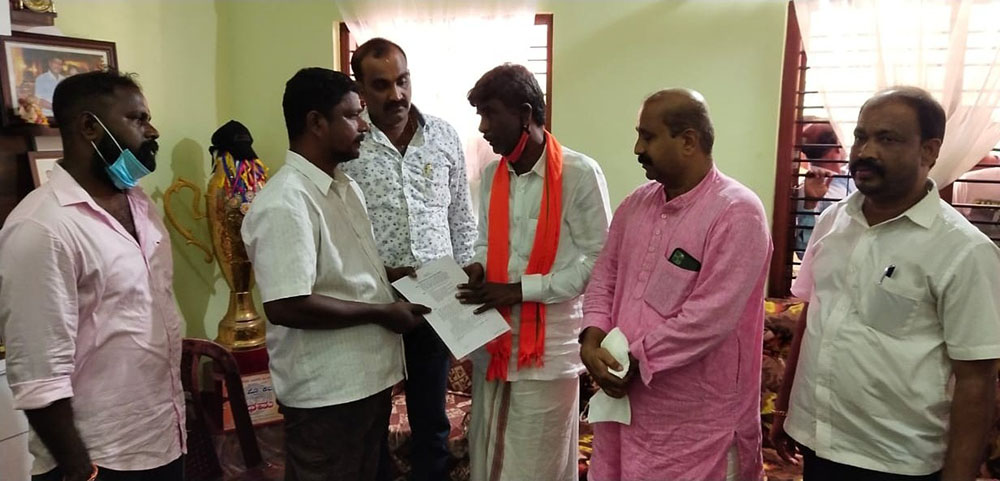 ಮೀನುಗಾರ ಭಾಗ್ಯರಾಜ್ ಕುಟುಂಬಕ್ಕೆ 2 ಲಕ್ಷ ರೂ. ಚೆಕ್ ಹಸ್ತಾಂತರ