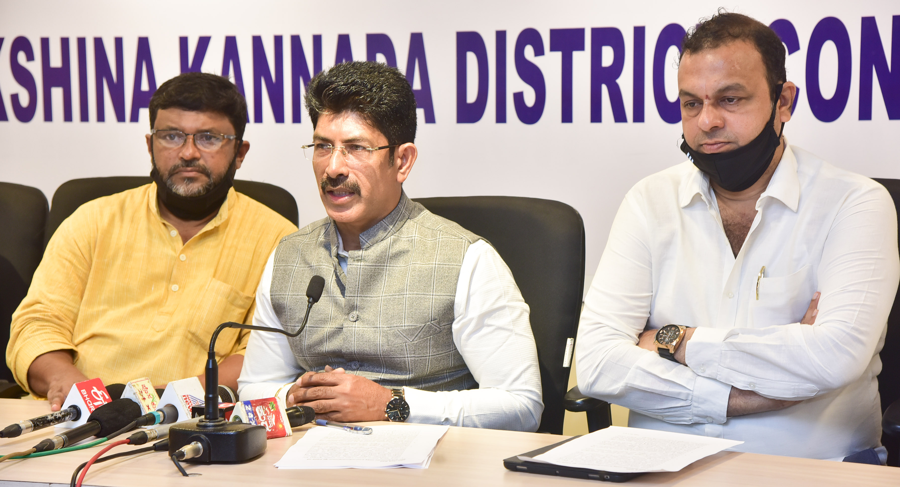 ಭೂ ಸುಧಾರಣಾ ಕಾಯ್ದೆಗೆ ತಿದ್ದುಪಡಿ ರೈತನನ್ನು ಕೃಷಿ ಕಾರ್ಮಿಕನಾಗಿಸುವ ಹುನ್ನಾರ: ವಿನಯ ರಾಜ್