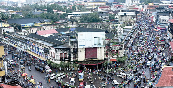 ಸೆಂಟ್ರಲ್ ಮಾರುಕಟ್ಟೆ ಬಂದ್‌ನಿಂದ 10 ಸಾವಿರಕ್ಕೂ ಅಧಿಕ ಮಂದಿಯ ಬದುಕು ಅತಂತ್ರ!