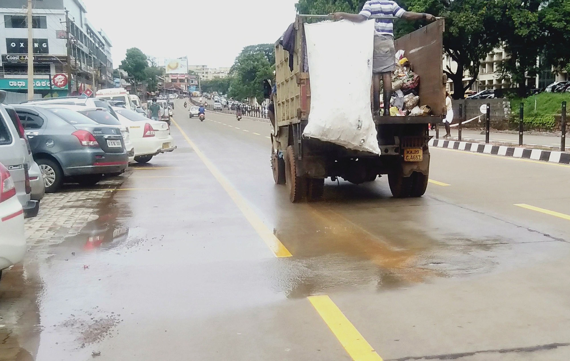 ಮಣಿಪಾಲ ರಾಷ್ಟ್ರೀಯ ಹೆದ್ದಾರಿಯಲ್ಲಿ ಚಿಮ್ಮುವ ನೀರು !