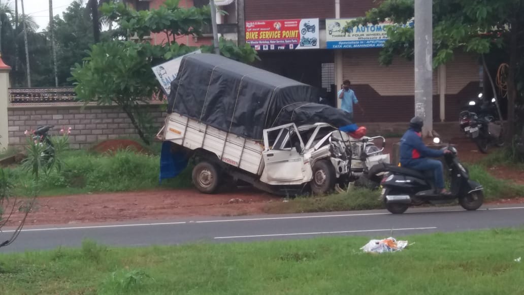 ಉಡುಪಿ: ಸೂಚನಾ ಫಲಕದ ಕಂಬಕ್ಕೆ ಪಿಕ್‌ಅಪ್ ವಾಹನ ಢಿಕ್ಕಿ;  ತರಕಾರಿ ವ್ಯಾಪಾರಿಗಳಿಬ್ಬರು ಮೃತ್ಯು