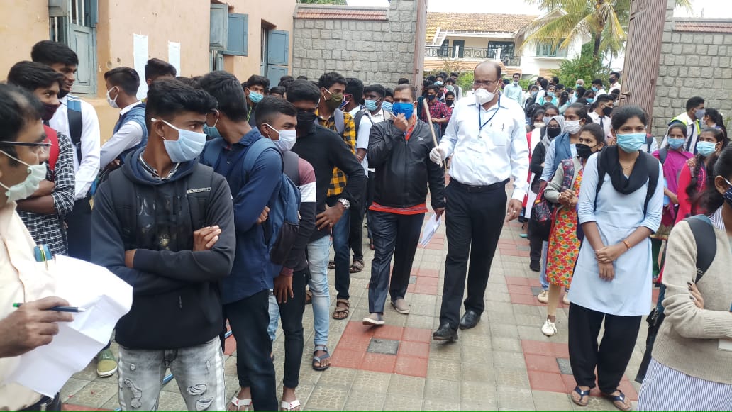 ಚಿಕ್ಕಮಗಳೂರು: ಗೊಂದಲಗಳಿಲ್ಲದೇ ನಡೆದ ದ್ವಿತೀಯ ಪಿಯುಸಿ ಪರೀಕ್ಷೆ