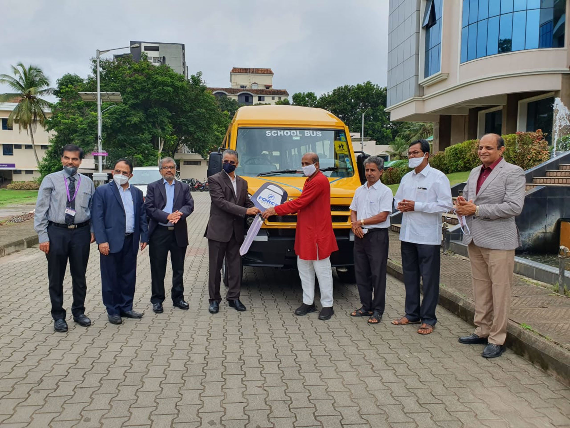 ಕರ್ಣಾಟಕ ಬ್ಯಾಂಕಿನಿಂದ ನಿಟ್ಟೂರು ಶಾಲೆಗೆ ಶಾಲಾ ಬಸ್ ಕೊಡುಗೆ