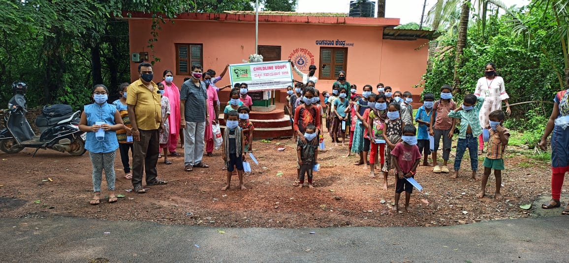 ಬೀಡಿನಗುಡ್ಡೆ ವಲಸೆ ಕಾರ್ಮಿಕರ ಮಕ್ಕಳ ಜೊತೆ ಮಾಸ್ಕ್ ದಿನ