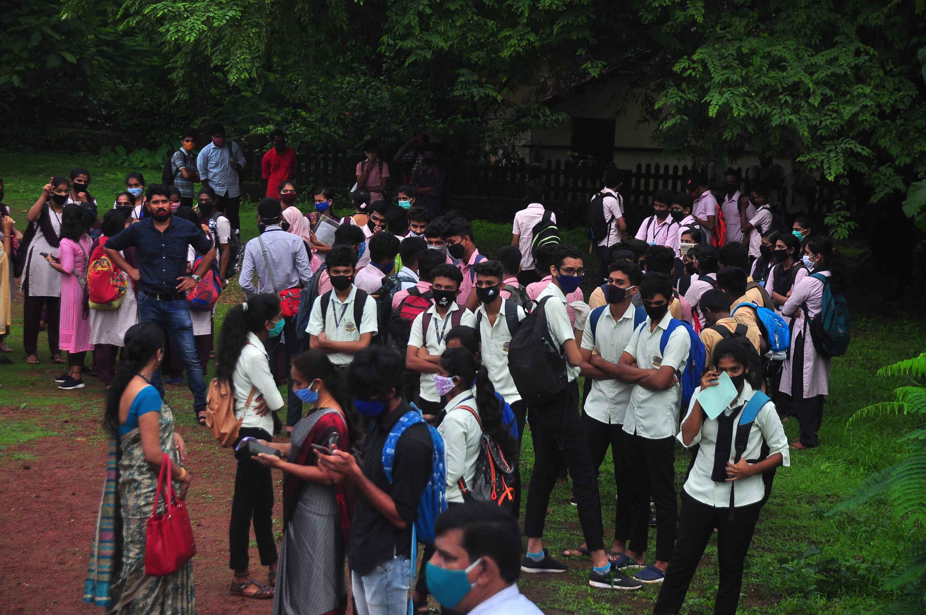 ಪಿಯುಸಿ ಪರೀಕ್ಷೆ : ತಲಪಾಡಿ ಗಡಿಭಾಗದ ಪ್ರಯಾಣಿಕರ ಪರದಾಟ