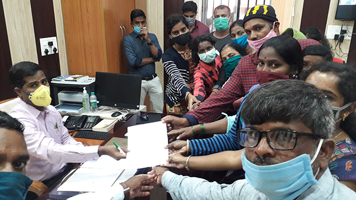 ಖಾಸಗಿ ಶಾಲಾ ಶಿಕ್ಷಕರಿಗೆ ಪರಿಹಾರ ಪ್ಯಾಕೇಜ್ ಘೋಷಣೆಗೆ ಆಗ್ರಹ: ಚಿಕ್ಕಮಗಳೂರು ಡಿಸಿ ಮೂಲಕ ಸರಕಾರಕ್ಕೆ ಮನವಿ