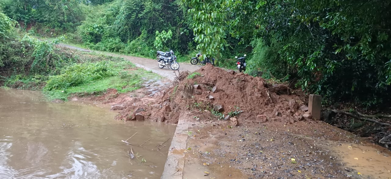 ಮಡಿಕೇರಿ: ಗಡಿ ಗ್ರಾಮ ಕರಿಕೆಯ ಜನರ ಗೋಳು ಕೇಳುವವರಿಲ್ಲ; ರಸ್ತೆ ನಿರ್ಬಂಧವೇ ದೊಡ್ಡ ಸಮಸ್ಯೆ