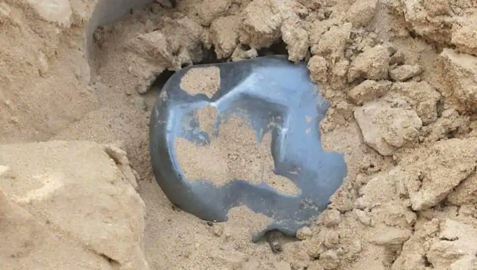 ಭಾರೀ ಶಬ್ಧದೊಂದಿಗೆ ಭೂಮಿಗೆ ಅಪ್ಪಳಿಸಿದ ಉಲ್ಕಾಶಿಲೆಯಂತಹ ವಸ್ತು: ಗಾಬರಿಗೊಂಡ ಗ್ರಾಮಸ್ಥರು