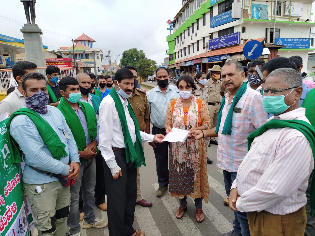 ಮಡಿಕೇರಿ: ಭೂಸುಧಾರಣಾ ಕಾಯ್ದೆ ತಿದ್ದುಪಡಿ ವಿರೋಧಿಸಿ ರೈತ ಸಂಘದಿಂದ ಪ್ರತಿಭಟನೆ