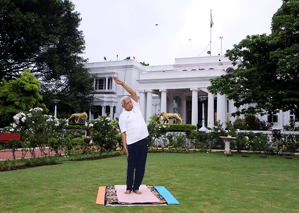 ಕೋವಿಡ್ ಕರಿನೆರಳಿನ ನಡುವೆ ಯೋಗ ದಿನದ ಸಂಭ್ರಮ