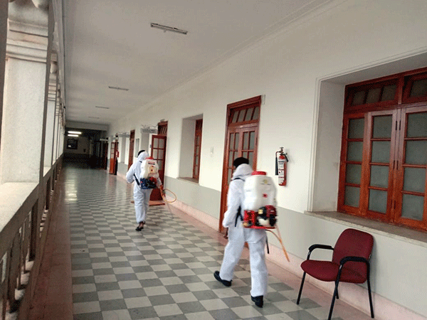 ವಾರ್ತಾಇಲಾಖೆಯ ಉಪ ನಿರ್ದೇಶಕರಿಗೆ ಕೋವಿಡ್ ಸೋಂಕು ಹಿನ್ನೆಲೆ: ವಿಧಾನಸೌಧದ 3ನೇ ಮಹಡಿಯಲ್ಲಿ ಸ್ಯಾನಿಟೈಸ್