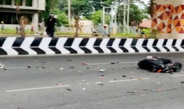 ಬೆಂಗಳೂರು: ಬೈಕ್ ವ್ಹೀಲಿಂಗ್ ವೇಳೆ ಅಪಘಾತ; ಮೂವರು ಯುವಕರು ಮೃತ್ಯು
