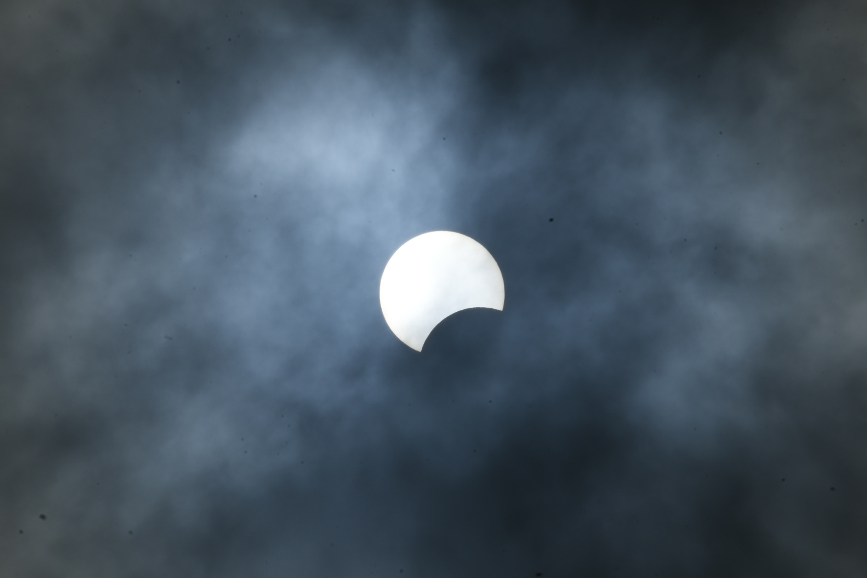 ಬೆಂಗಳೂರು: ಎಲ್ಲೆಡೆ ಕಂಕಣ ಸೂರ್ಯಗ್ರಹಣ ವೀಕ್ಷಣೆ