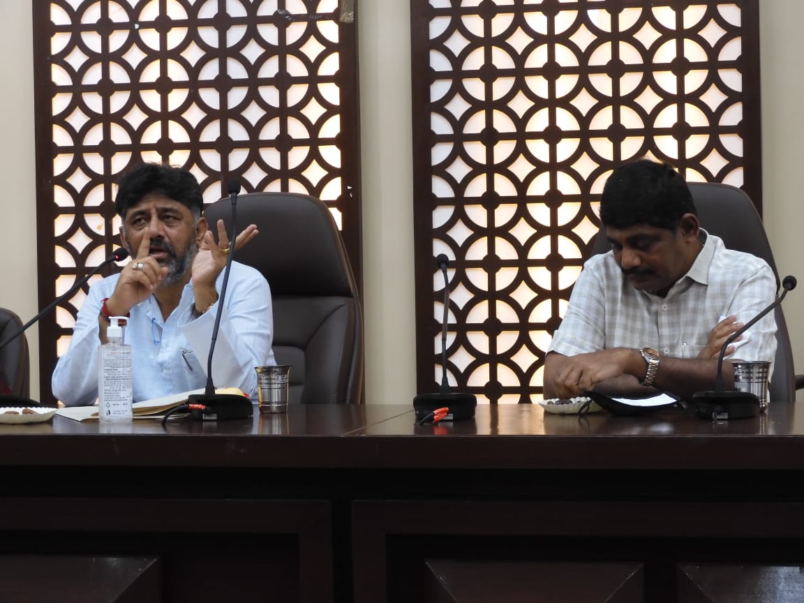 ಜುಲೈ 1ರವರೆಗೆ ಕನಕಪುರ ಸ್ವಯಂಪ್ರೇರಿತ ಲಾಕ್‍ಡೌನ್: ಡಿಕೆಶಿ ನೇತೃತ್ವದ ಸಭೆಯಲ್ಲಿ ನಿರ್ಣಯ
