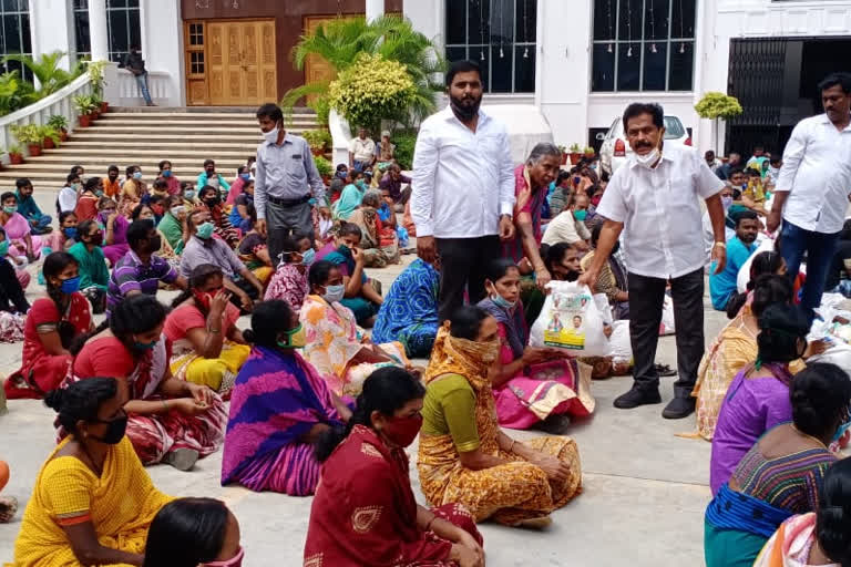 ಮೈಸೂರು: ಸೂರ್ಯಗ್ರಹಣ ವೇಳೆ ಉಪಹಾರ ಸೇವಿಸಿದ ಸಾಹಿತಿಗಳು, ಪ್ರಗತಿಪರರು