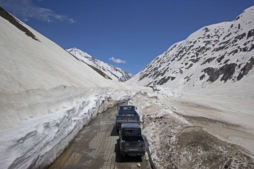 ಭಾರತೀಯ ಯೋಧರ ಮೇಲೆ ಹರಿತವಾದ ಆಯುಧಗಳಿಂದ ದಾಳಿ ನಡೆದಿತ್ತು: ವರದಿ