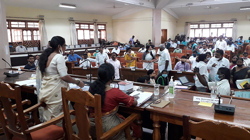 ಕೃಷಿ ಯಂತ್ರೋಪಕರಣ ಯೋಜನೆಯಡಿ ಅಧಿಕಾರಿಗಳಿಂದ ಕೋಟ್ಯಂತರ ರೂ. ಭ್ರಷ್ಟಾಚಾರ: ಜಿಪಂ ಕೆಡಿಪಿ ಸಭೆಯಲ್ಲಿ ಆರೋಪ