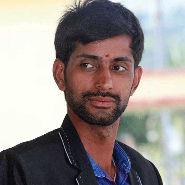 ಯುವಕನ ಕೊಲೆಗೈದು ಮೃತದೇಹವನ್ನು ಬೈಕಿನ ಮೇಲೆ ಮಲಗಿಸಿದ ದುಷ್ಕರ್ಮಿಗಳು