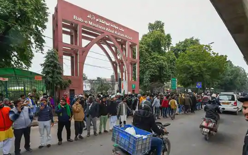 ಜಾಮಿಯಾ ಕ್ಯಾಂಪಸ್ ನೊಳಗೆ ನಡೆದ ಪೊಲೀಸ್ ಹಿಂಸಾಚಾರಕ್ಕೆ ವಿದ್ಯಾರ್ಥಿಗಳೇ ಹೊಣೆ ಎಂದ ಎನ್‌ಎಚ್‌ಆರ್‌ಸಿ !