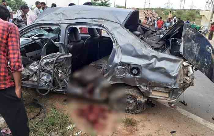 ಕಂಬಕ್ಕೆ ಢಿಕ್ಕಿ ಹೊಡೆದು ಕಾರು ಪಲ್ಟಿ: ಬೆಂಗಳೂರು ಮೂಲದ ಇಬ್ಬರು ಮೃತ್ಯು