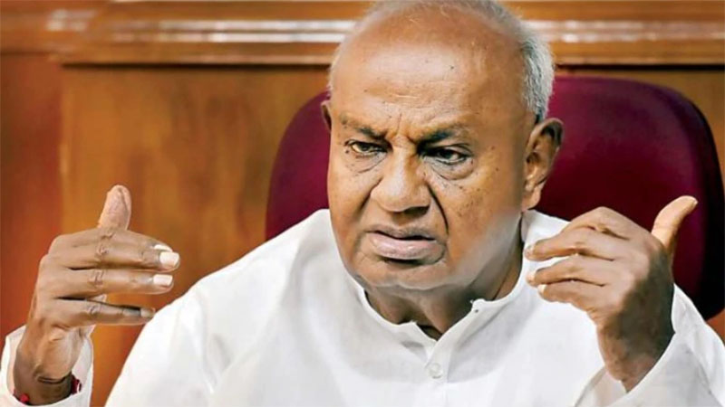 ಸಿಎಂ ಬಿಎಸ್‌ವೈ ನಿವಾಸದ ಎದುರಿನ ಧರಣಿ ಹಿಂಪಡೆದ ದೇವೇಗೌಡ