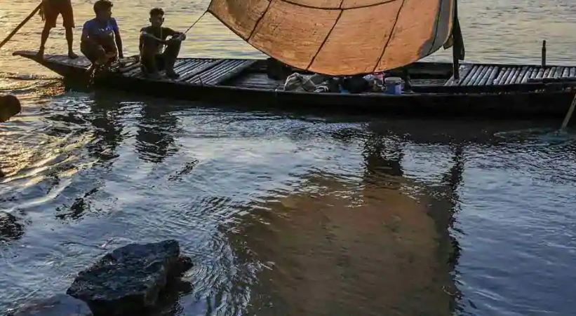 ದೋಣಿ ಮುಳುಗಿ 23 ಮಂದಿ ಸಾವು