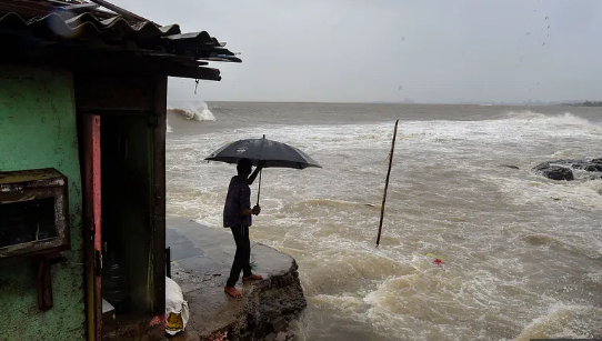 ಮುಂಬೈಗೆ ಅಪ್ಪಳಿಸಿದ ‘ನಿಸರ್ಗ’ ಚಂಡಮಾರುತಕ್ಕೆ ಮೊದಲ ಬಲಿ
