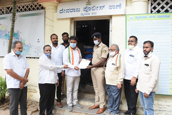 ಸಿದ್ದರಾಮಯ್ಯ ವಿರುದ್ಧ ಅವಹೇಳನಕಾರಿ ಪೋಸ್ಟ್: ಆರೆಸ್ಸೆಸ್ ಮುಖಂಡನ ವಿರುದ್ಧ ಮೈಸೂರು ಜಿಲ್ಲಾ ಕಾಂಗ್ರೆಸ್ ದೂರು ಸಿದ್ದರಾಮಯ್ಯ ವಿರುದ್ಧ ಅವಹೇಳನಕಾರಿ ಪೋಸ್ಟ್: ಆರೆಸ್ಸೆಸ್ ಮುಖಂಡನ ವಿರುದ್ಧ ಮೈಸೂರು ಜಿಲ್ಲಾ ಕಾಂಗ್ರೆಸ್ ದೂರು