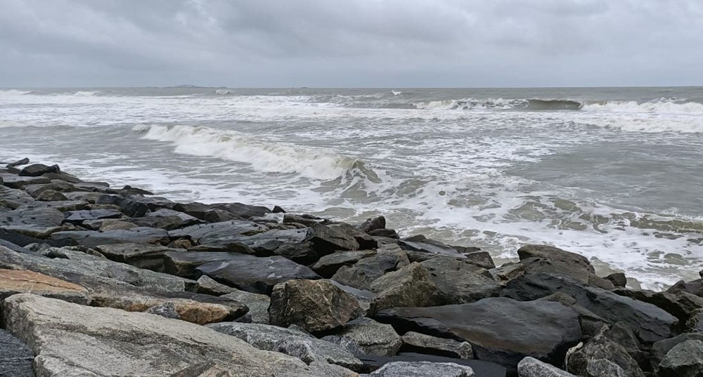 ಉಡುಪಿಯಲ್ಲಿ ಸಮುದ್ರ ಪ್ರಕ್ಷುಬ್ದ: ದಡಕ್ಕಪ್ಪಳಿಸಿದ ಬೃಹತ್ ಅಲೆಗಳು