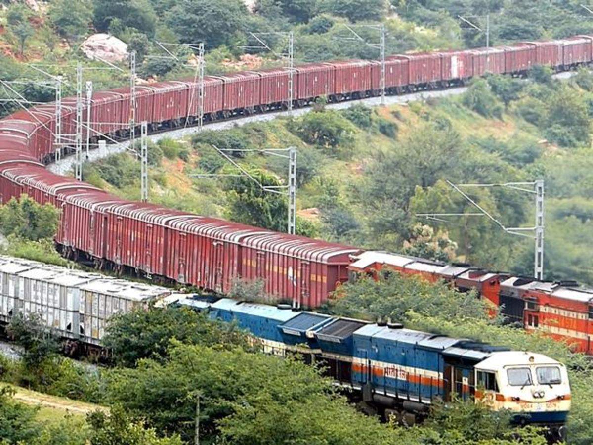 ಲಾಕ್‌ಡೌನ್ ಸಮಯದಲ್ಲಿ ರೈಲ್ವೆ ಸರಕು ಸಾಗಣೆ ಆದಾಯದಲ್ಲಿ 8,283 ಕೋ.ರೂ.ನಷ್ಟ