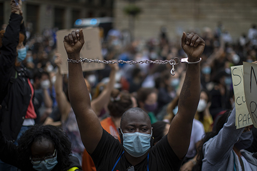 ಜನಾಂಗೀಯ ತಾರತಮ್ಯವನ್ನು ಸುಟ್ಟು ಹಾಕಿ: ಜಾರ್ಜ್ ಫ್ಲಾಯ್ಡ್ ಸಾವು ಖಂಡಿಸಿ ಜಗತ್ತಿನಾದ್ಯಂತ ಪ್ರತಿಭಟನೆ