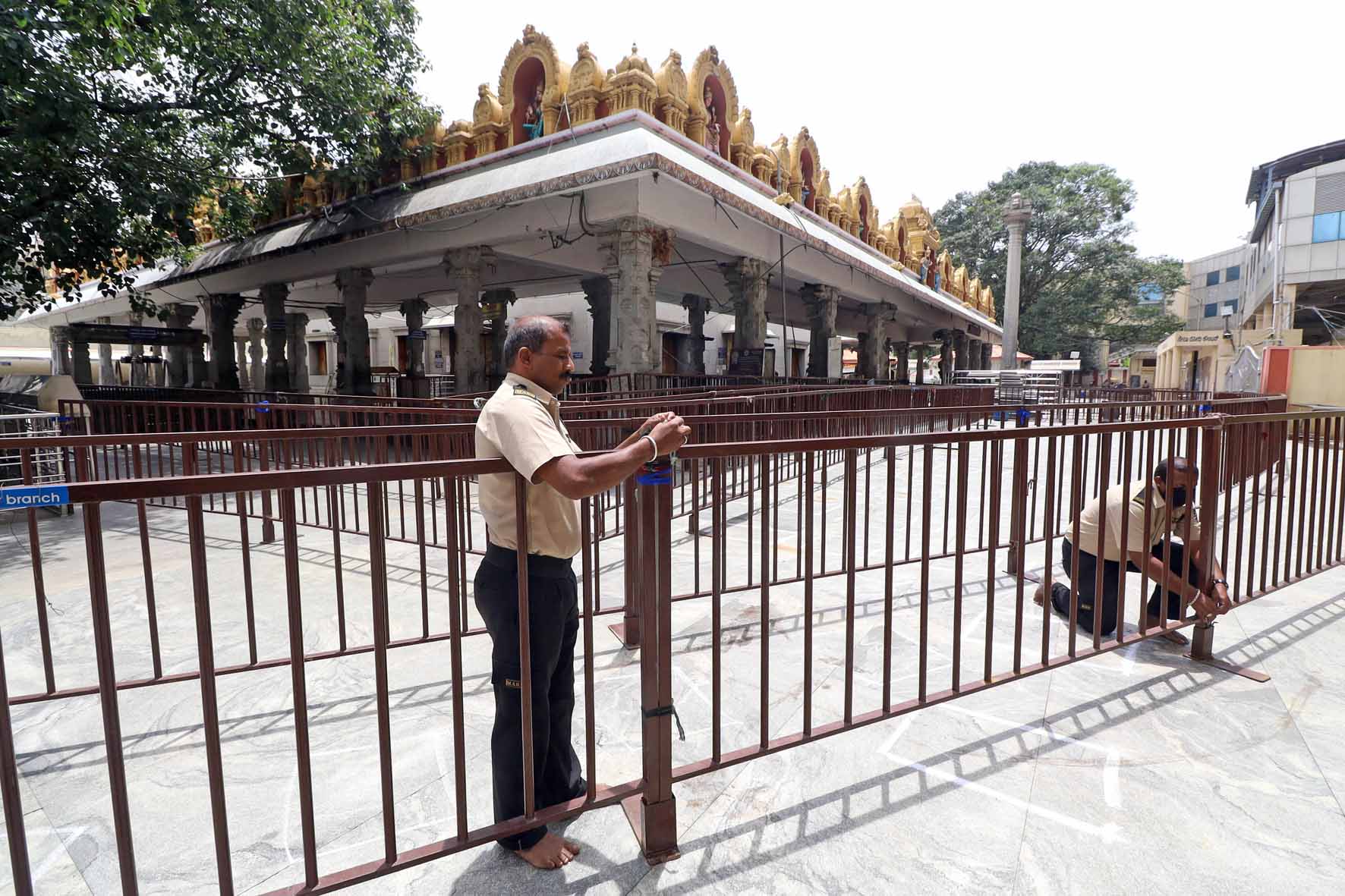 ಸೋಮವಾರ ಧಾರ್ಮಿಕ ಕೇಂದ್ರಗಳು, ಹೋಟೆಲ್, ಮಾಲ್‍ಗಳು ಕಾರ್ಯಾರಂಭ