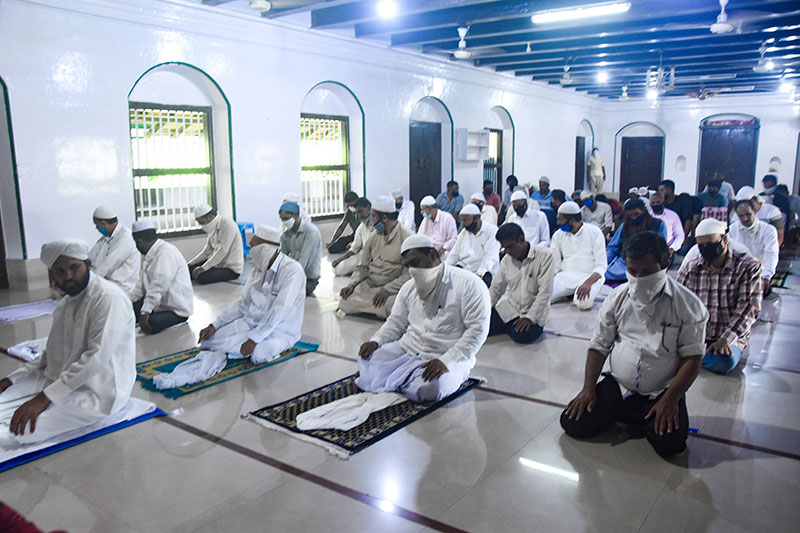 ಮಂಗಳೂರು: ಕೇಂದ್ರ ಜುಮಾ ಮಸೀದಿಯಲ್ಲಿ ನಮಾಝ್ ಆರಂಭ