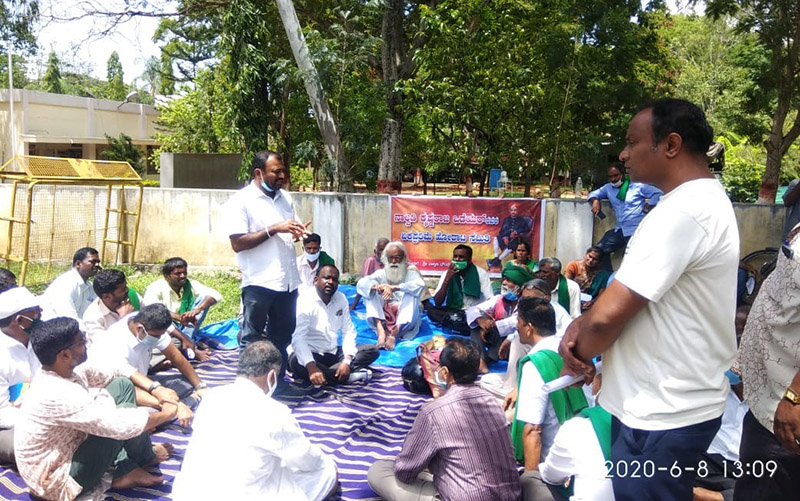 ಮೈಸೂರು: ಕೆಆರ್​ಎಸ್ ಮುಂಭಾಗ ವಿಶ್ವೇಶ್ವರಯ್ಯ ಪ್ರತಿಮೆ ನಿರ್ಮಾಣ ವಿರೋಧಿಸಿ ಪ್ರತಿಭಟನೆ