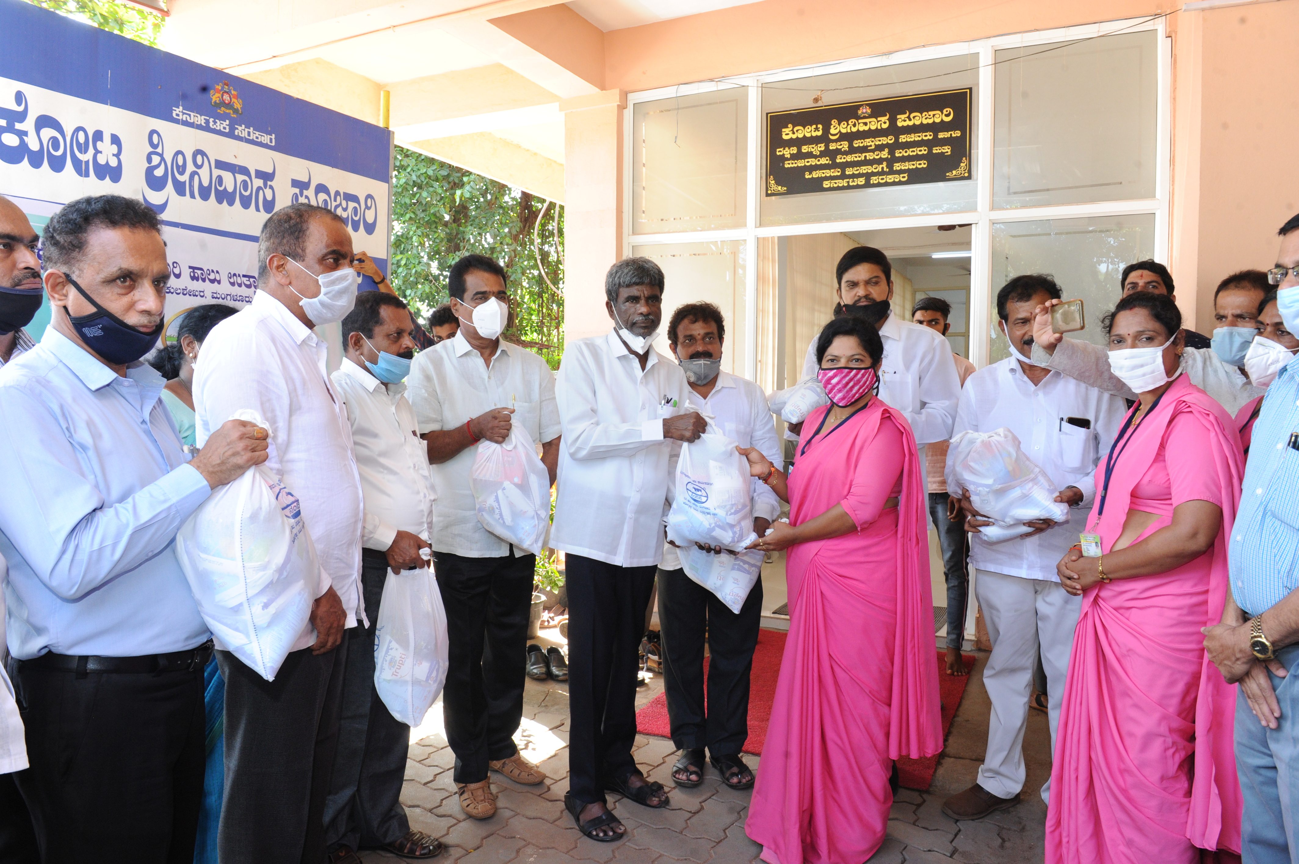 ಕೆಎಂಎಫ್‌ನಿಂದ ಆಶಾ ಕಾರ್ಯಕರ್ತೆರಿಗೆ ಕಿಟ್ ವಿತರಣೆ