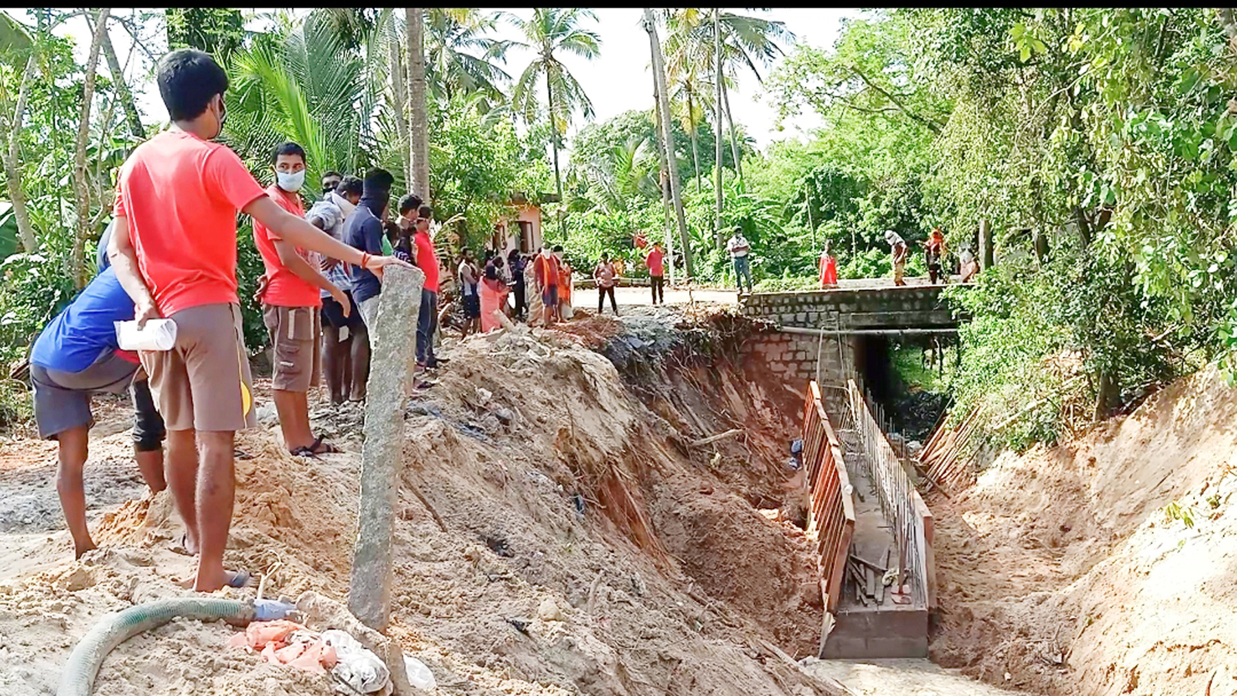 ಕಾಪುವಿನಲ್ಲಿ ಕಾಲುವೆಗೆ ತಡೆಗೋಡೆ: ಕೃಷಿಕರ ಅಸಮಾಧಾನ; ಕಾಮಗಾರಿ ತಡೆ