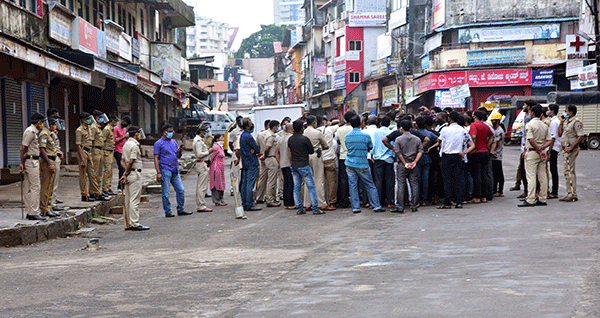 ಮಂಗಳೂರು ಸೆಂಟ್ರಲ್ ಮಾರುಕಟ್ಟೆ ತೆರೆಯುವ ವ್ಯಾಪಾರಸ್ಥರ ಪ್ರಯತ್ನಕ್ಕೆ ಮನಪಾದಿಂದ ತಡೆ