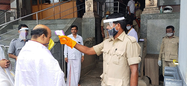ಧರ್ಮಸ್ಥಳ ದೇವಳಕ್ಕೆ ಗೃಹ ಸಚಿವ ಬೊಮ್ಮಾಯಿ ಭೇಟಿ