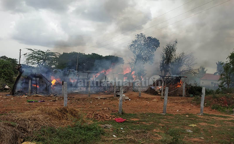 ಮಂಡ್ಯ: ಬೆಂಕಿ ಬಿದ್ದು 12 ಗುಡಿಸಲುಗಳು ಭಸ್ಮ: ಕಿಡಿಗೇಡಿಗಳ ಕೃತ್ಯ ಶಂಕೆ