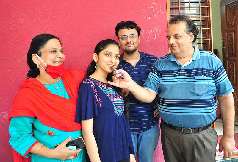 ದ್ವಿತೀಯು ಪಿಯು ಫಲಿತಾಂಶ: ಇಲ್ಲಿವೆ ಮೂರು ವಿಭಾಗಗಳ ರಾಜ್ಯದ ಟಾಪರ್ ಗಳ ವಿವರ