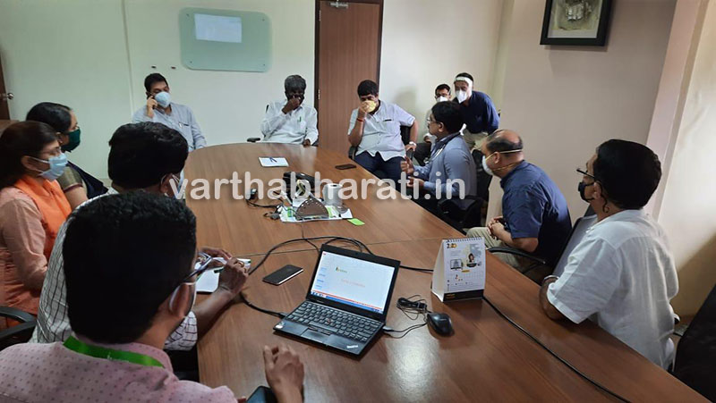 ಇಂಡಿಯಾನ ಆಸ್ಪತ್ರೆಗೆ ಭೇಟಿ ನೀಡಿದ ಸಚಿವ, ಸಂಸದ, ಜಿಲ್ಲಾಧಿಕಾರಿ