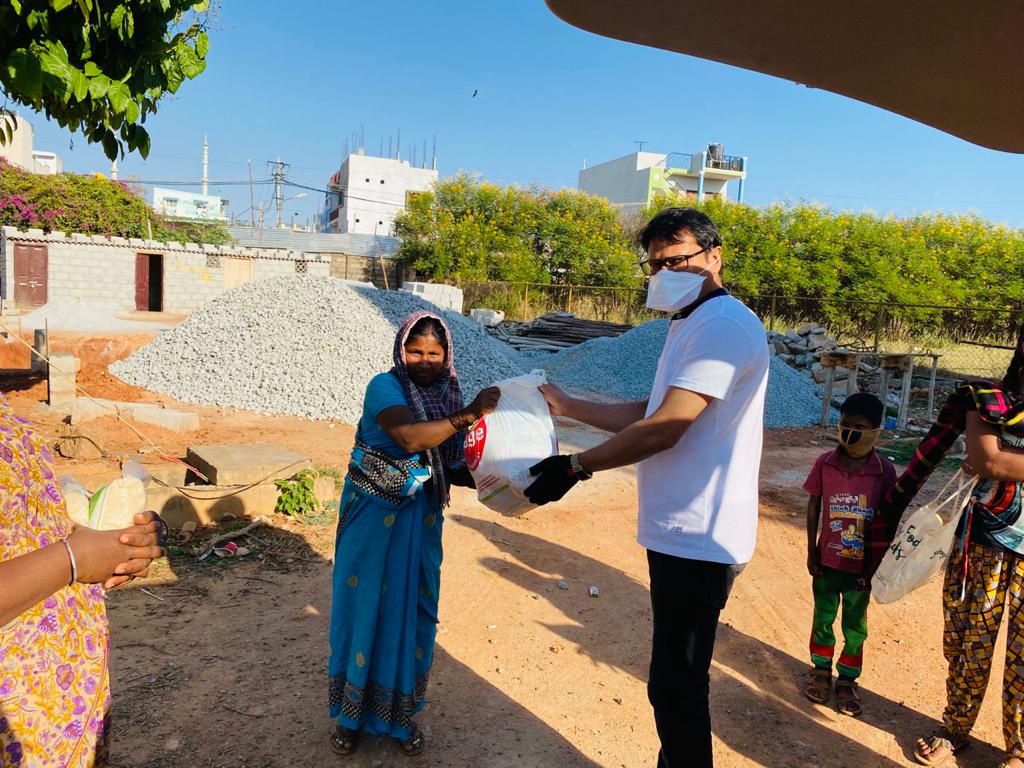 ಲಾಕ್ ಡೌನ್: ವಲಸೆ ಕಾರ್ಮಿಕರು, ಬಡವರಿಗೆ 80,000 ಆಹಾರದ ಕಿಟ್ ಗಳನ್ನು ವಿತರಿಸಿದ ರೋಟರಿ ಬೆಂಗಳೂರು ಮಾನ್ಯತಾ