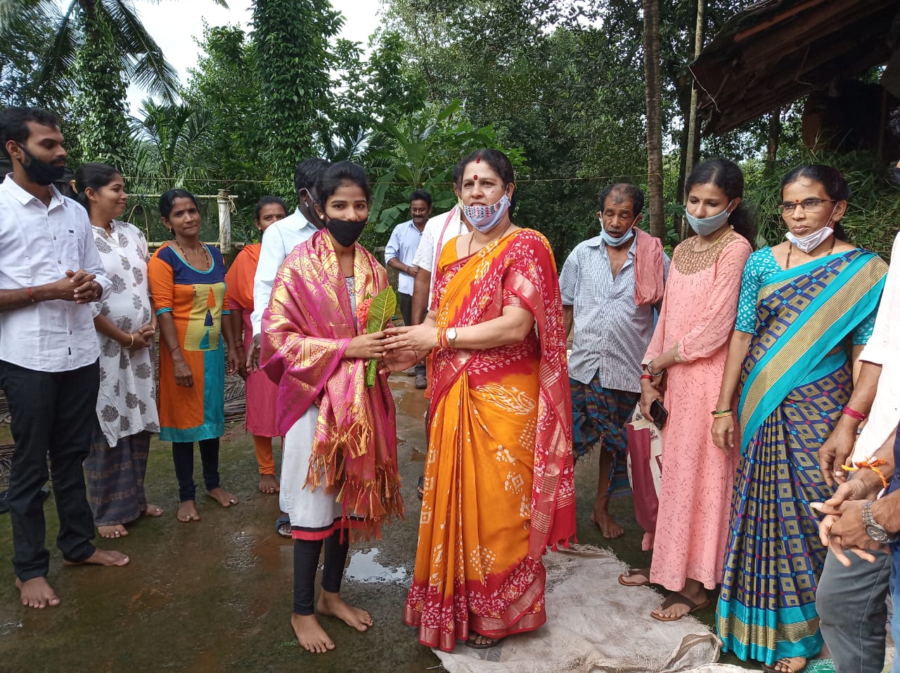 ಮೂಡುಬಿದಿರೆ : ದ್ವಿತೀಯ ಪಿಯುಸಿ ಸಾಧಕ ವಿದ್ಯಾರ್ಥಿಗಳ ಮನೆಗೆ ಶ್ಯಾಮಲಾ ಕುಂದರ್ ಭೇಟಿ