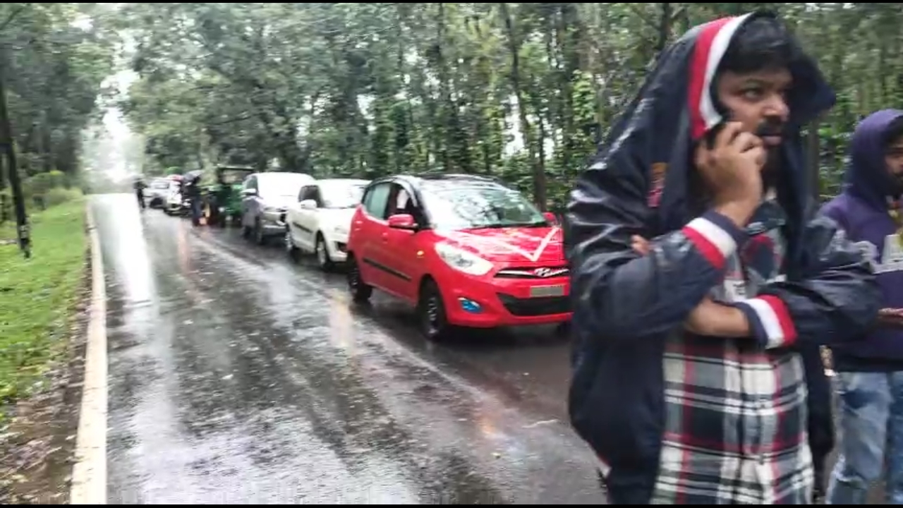 ಚಿಕ್ಕಮಗಳೂರಿನಲ್ಲಿ ವರುಣನ ಆರ್ಭಟ: ಪ್ರಮುಖ ನದಿಗಳಲ್ಲಿ ಹರಿವು ಹೆಚ್ಚಳ, ಮುಳುಗಡೆ ಹಂತದಲ್ಲಿ ಹೆಬ್ಬಾಳೆ ಸೇತುವೆ