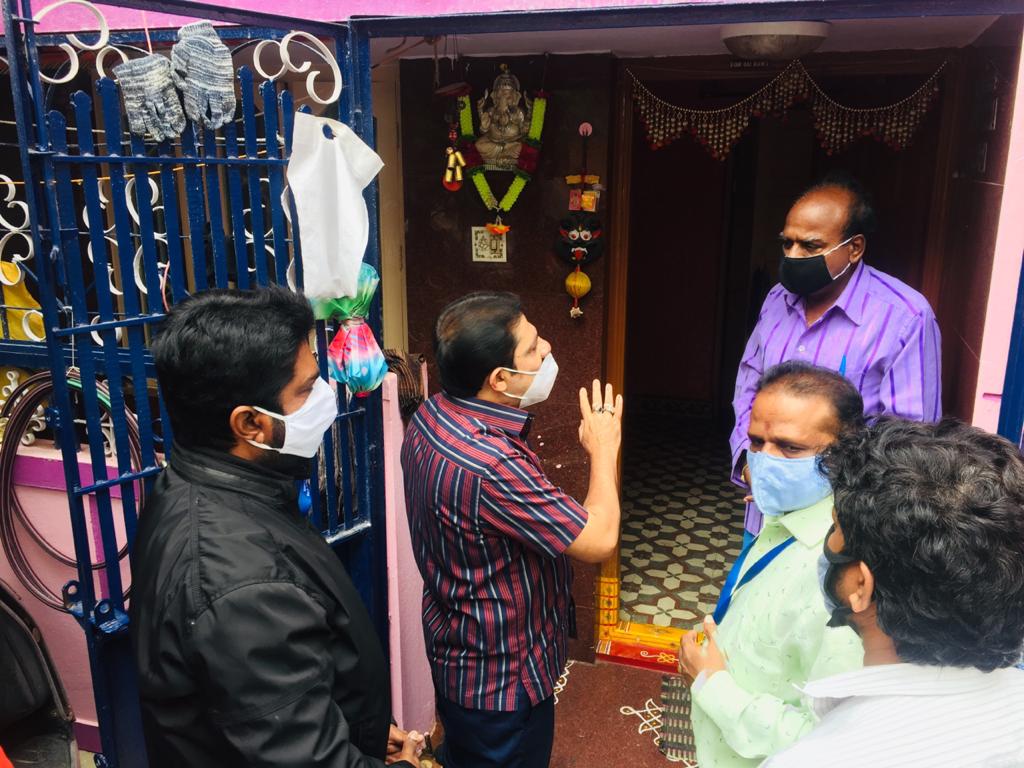 ಕೊರೋನದಿಂದ ಮೃತಪಟ್ಟ ಬಿಬಿಎಂಪಿ ನೌಕರನ ಕುಟುಂಬಕ್ಕೆ ಝಮೀರ್ ಅಹ್ಮದ್ ಸಾಂತ್ವನ