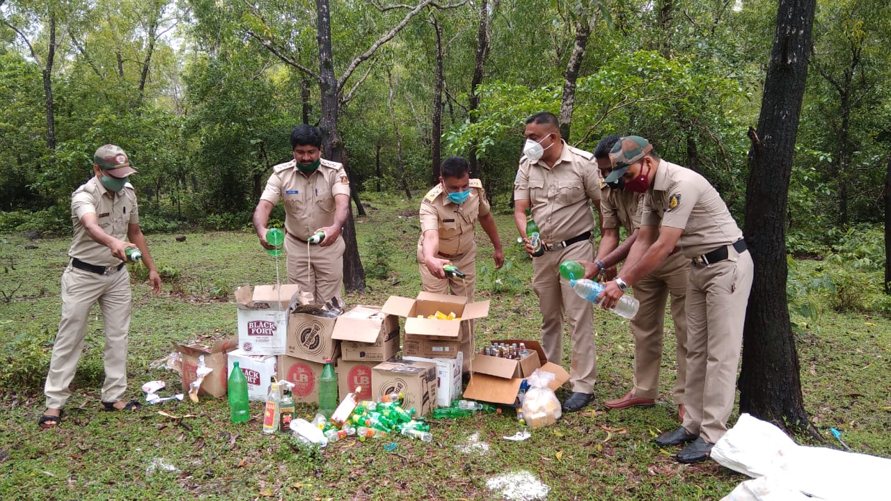 ಭಟ್ಕಳ: 136 ಲೀಟರ್ ಅಕ್ರಮ ಮದ್ಯ ನಾಶ