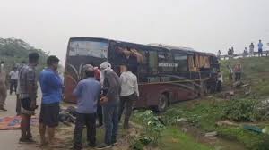 ಲಕ್ನೊ: ವಲಸೆ ಕಾರ್ಮಿಕರಿದ್ದ ಬಸ್-ಕಾರು ಢಿಕ್ಕಿ: ಆರು ಮಂದಿ ಸಾವು, 18 ಜನರಿಗೆ ಗಾಯ